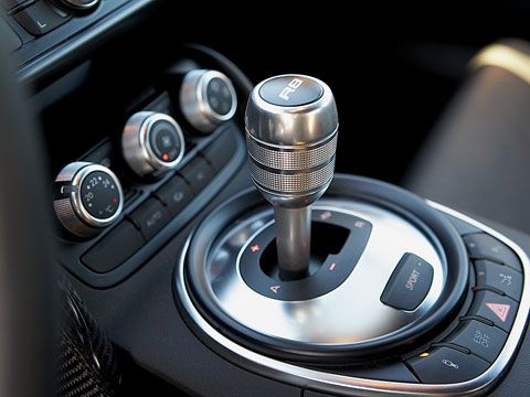 Audi A8 schakelpook